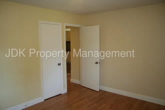 115 Florence St-Unit -Apt 10-J in Graham, NC - Foto de edificio - Building Photo