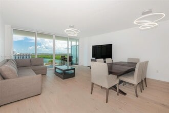 400 Sunny Isles Blvd in Sunny Isles Beach, FL - Building Photo - Building Photo