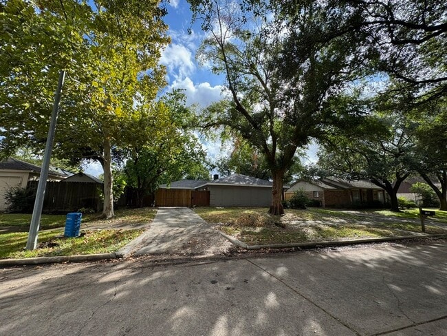 1907 Ashford Hollow Ln in Houston, TX - Building Photo - Building Photo