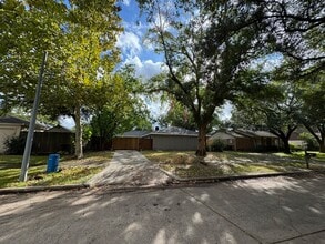 1907 Ashford Hollow Ln in Houston, TX - Foto de edificio - Building Photo