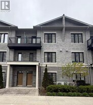 394 Hwy 7 in Richmond Hill, ON - Building Photo