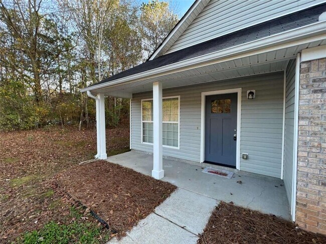 17 Carey Ct in Grantville, GA - Building Photo - Building Photo