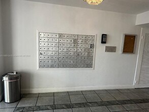 2821 NE 163rd St in Miami, FL - Building Photo - Building Photo