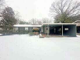 1073 Ivy Rd in Memphis, TN - Building Photo