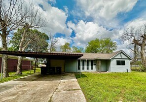 6023 Belarbor St in Houston, TX - Building Photo