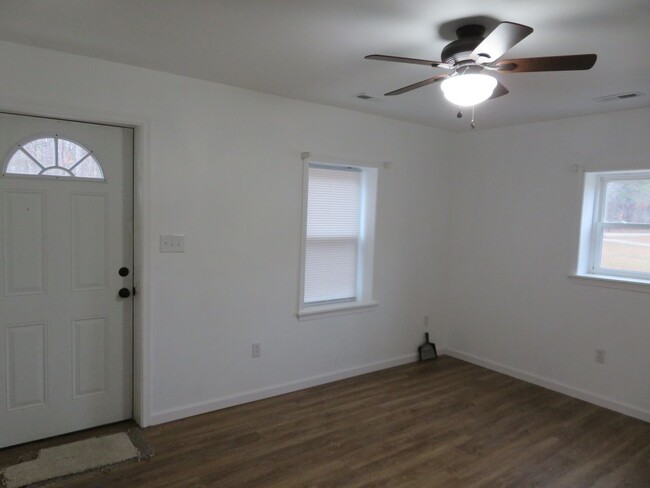 8904 White Oak Church Rd in Wilsons, VA - Building Photo - Building Photo