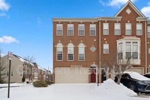 8453 Kirby Lionsdale Dr in Lorton, VA - Building Photo