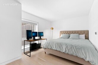 135 W 52nd St-Unit -: 15F in New York, NY - Building Photo - Building Photo
