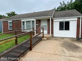 1557 N Broadview Ave