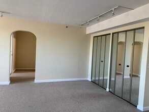 1731 Beacon St, Unit 1213 in Brookline, MA - Building Photo - Building Photo