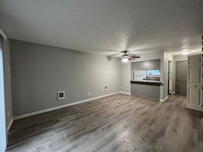 Powell Butte Townhomes in Portland, OR - Building Photo - Building Photo