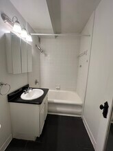 15 E Kirby St, Unit 324 in Detroit, MI - Foto de edificio - Building Photo