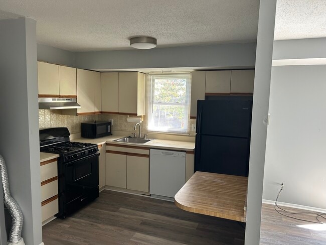 11913 Tarragon Rd, Unit J in Reisterstown, MD - Building Photo - Building Photo