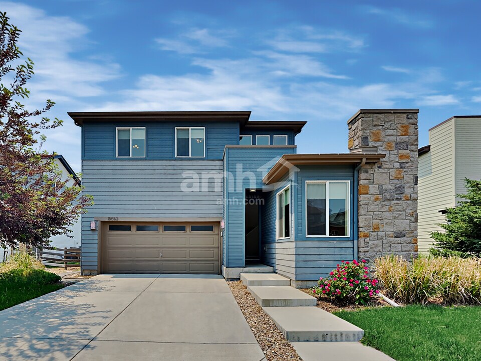 10063 Salida St in Commerce City, CO - Building Photo