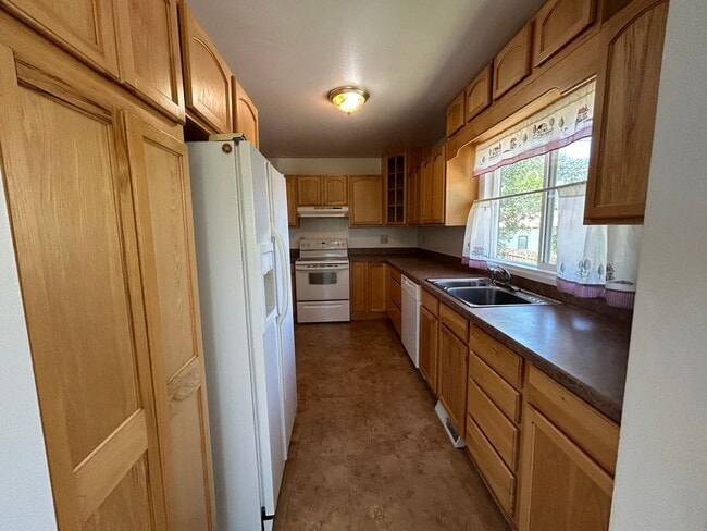 834 N 12th St E in Riverton, WY - Building Photo - Building Photo