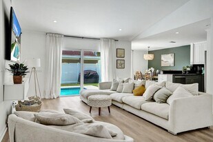 18998 Cloud Lake Cir in Boca Raton, FL - Building Photo