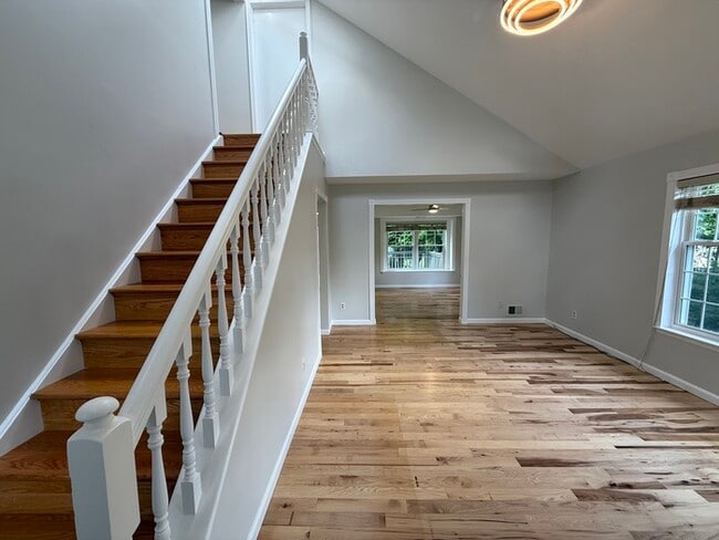 271 Edgeware Ct in Franklin Township, NJ - Building Photo - Building Photo