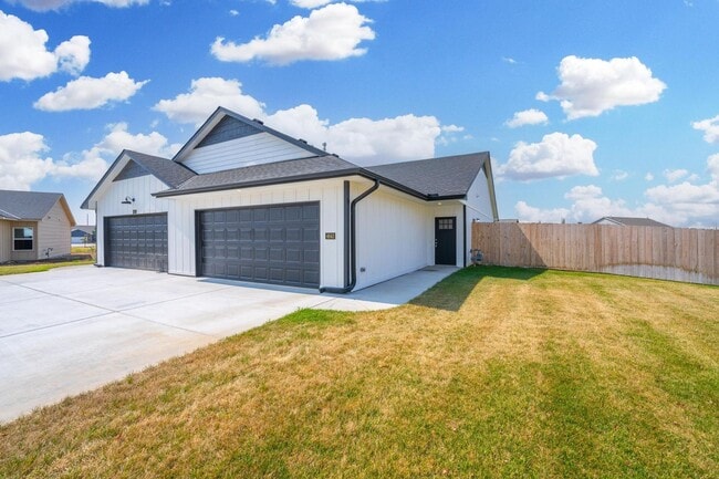 3419 W 45th St S in Wichita, KS - Building Photo - Building Photo