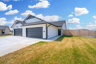 3612 W Angel St in Wichita, KS - Building Photo - Building Photo