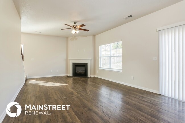 557 Smoky Valley Ln in Seymour, TN - Foto de edificio - Building Photo