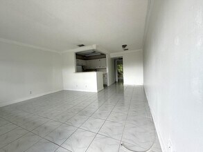 35 Windsor B in West Palm Beach, FL - Building Photo - Building Photo