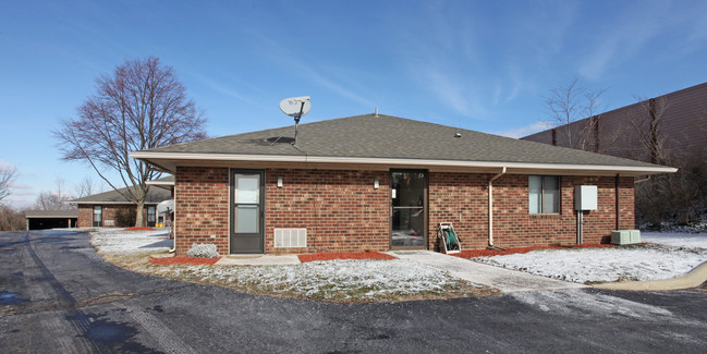 The Ridge at Crestview Apartments in Dayton, OH - Building Photo - Building Photo