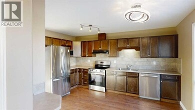 11218-11269 69 Ave in Grande Prairie, AB - Building Photo - Building Photo