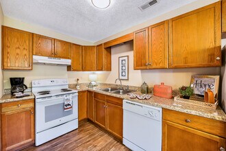 Meadow Creek Townhomes in Concord, NC - Building Photo - Building Photo