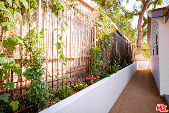 624 Paige Ln in Thousand Oaks, CA - Foto de edificio - Building Photo