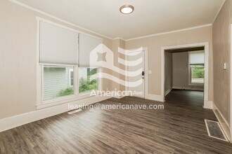 691 Wooster Road North in Barberton, OH - Foto de edificio - Building Photo