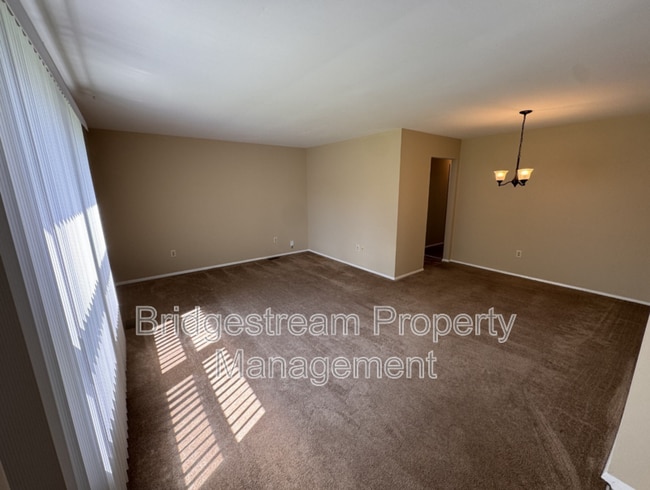 property at 4352 Sunray Rd