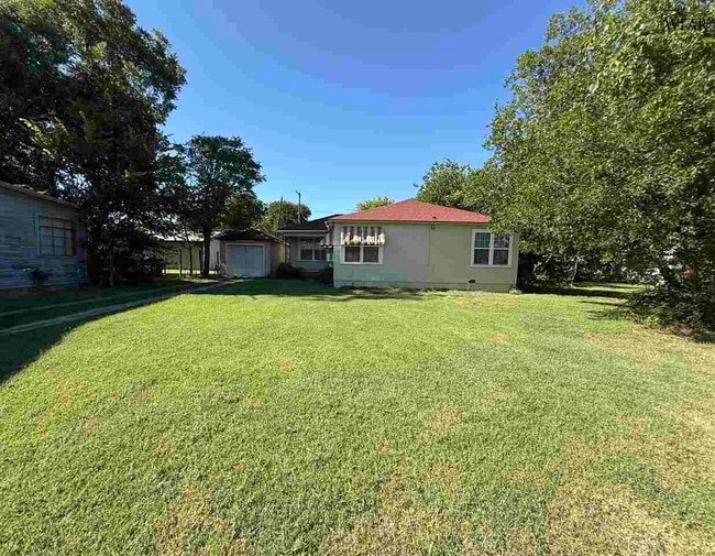 1820 Kell W Blvd in Wichita Falls, TX - Building Photo - Building Photo