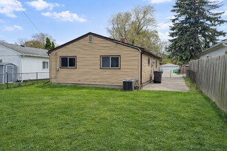 20812 Woodward St in Clinton Township, MI - Building Photo - Building Photo