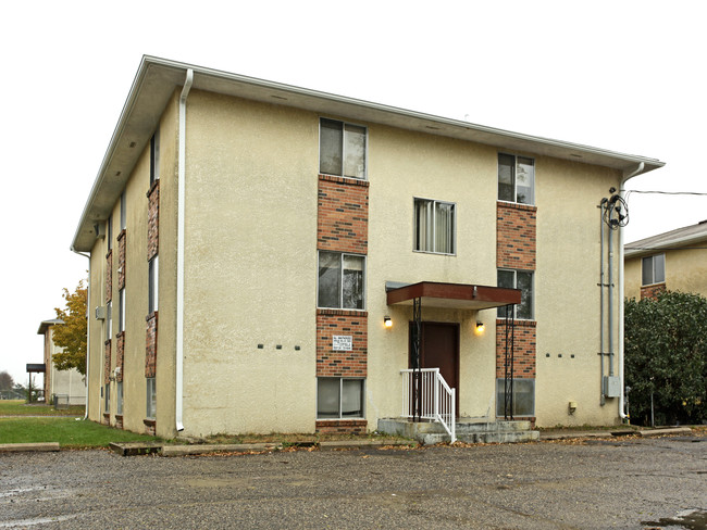 1500 Elrose Ct in South St. Paul, MN - Foto de edificio - Building Photo