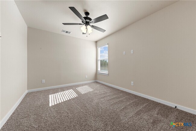 property at 4627 Kings Xing Blvd