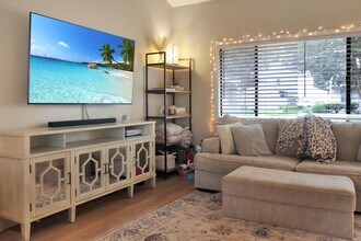 404 N Vía Roma in Anaheim, CA - Building Photo - Building Photo