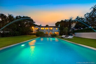 4745 Pine Tree Dr in Miami Beach, FL - Building Photo - Building Photo