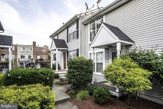 132 E Glebe Rd in Alexandria, VA - Building Photo - Building Photo