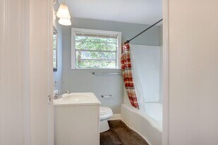 753 E Waldburg St in Savannah, GA - Building Photo