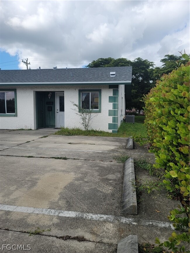 property at 1014 Country Club Blvd