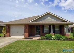 110 Copeland Dr in Madison, AL - Building Photo