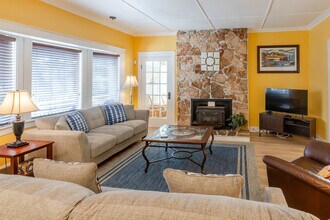 640 S Columbia St in Seaside, OR - Building Photo - Building Photo