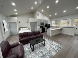 2253 N Kenwood Ave in Indianapolis, IN - Building Photo