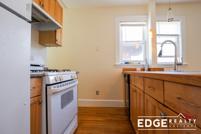 86 Easton St, Unit 3 in Boston, MA - Foto de edificio - Building Photo