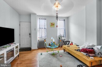 443 Emily St in Philadelphia, PA - Building Photo - Building Photo
