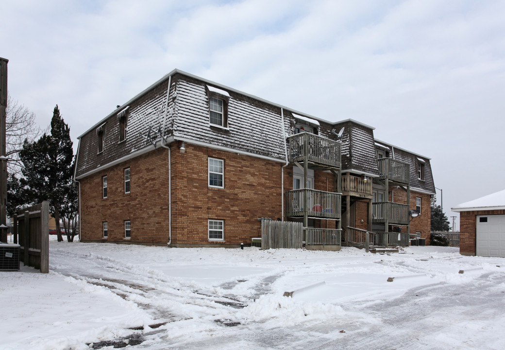 Cedar Tree Apartments in Olathe, KS - Building Photo