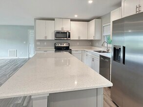 5407 Turnpike Feeder Rd in Fort Pierce, FL - Building Photo - Building Photo
