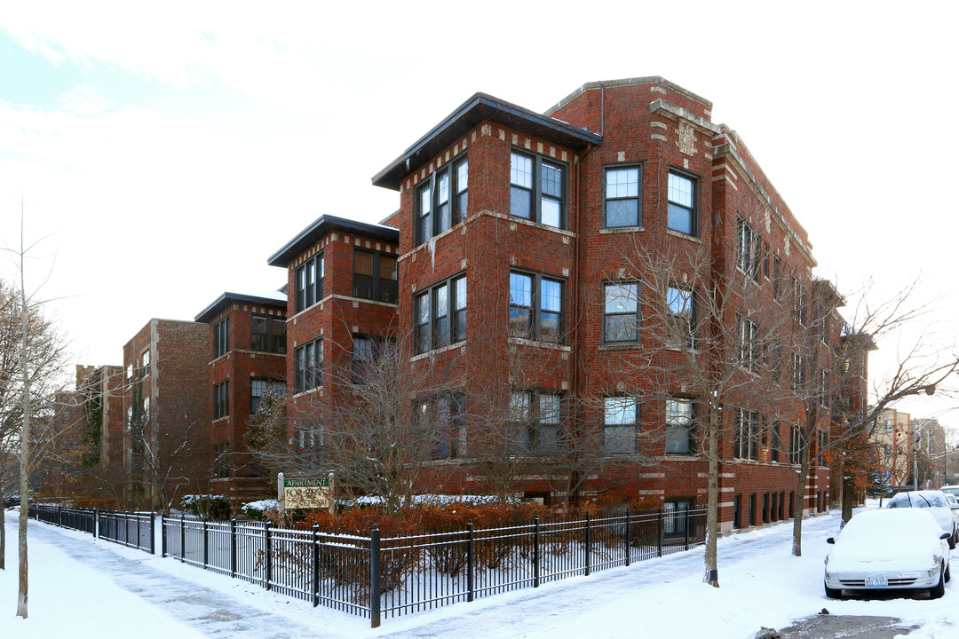 7642 N Eastlake Ter in Chicago, IL - Building Photo