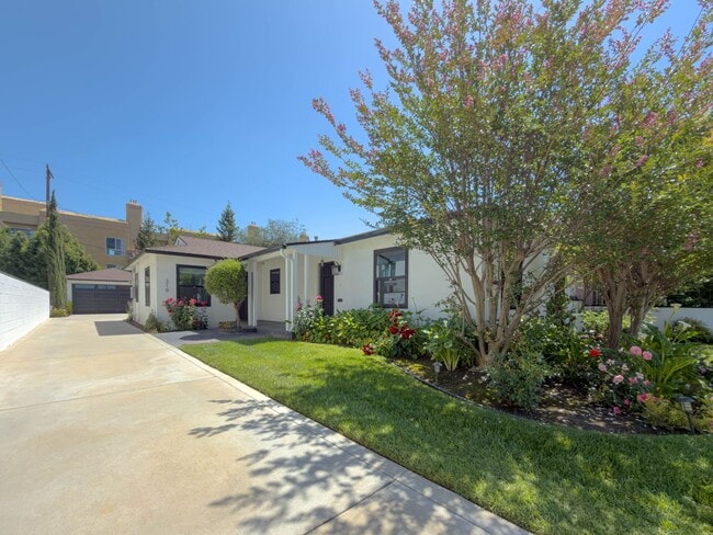 316 N Kenwood St in Burbank, CA - Foto de edificio - Building Photo