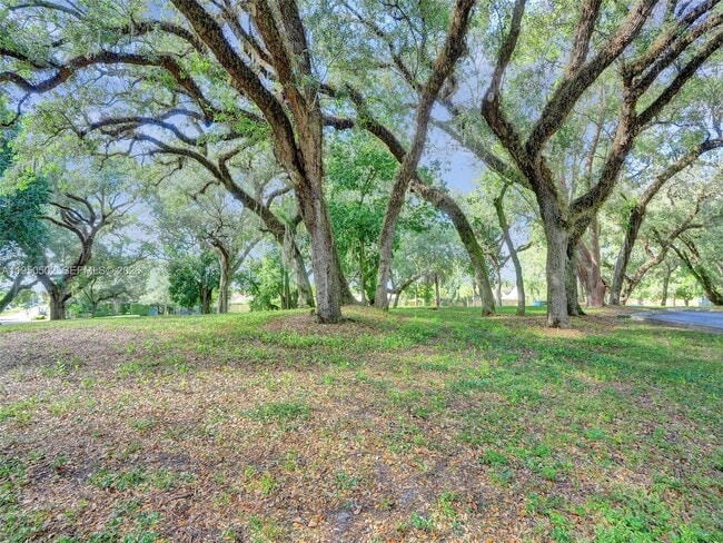 9451 Live Oak Pl in Davie, FL - Building Photo - Building Photo